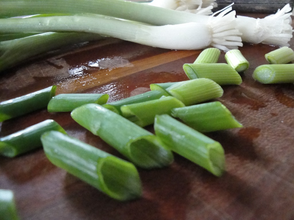 sliced bunching onions